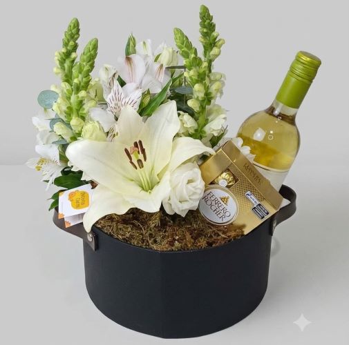 Kit Celebração Sofisticada: Flores, Vinho e Chocolates