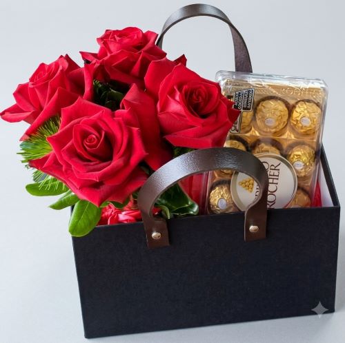 Bolsa Cartonada com Rosas Colombianas Vermelhas e Ferrero Rocher 150g