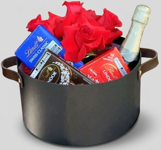 Kit amor e elegância com Rosas, Lindt e Chandon